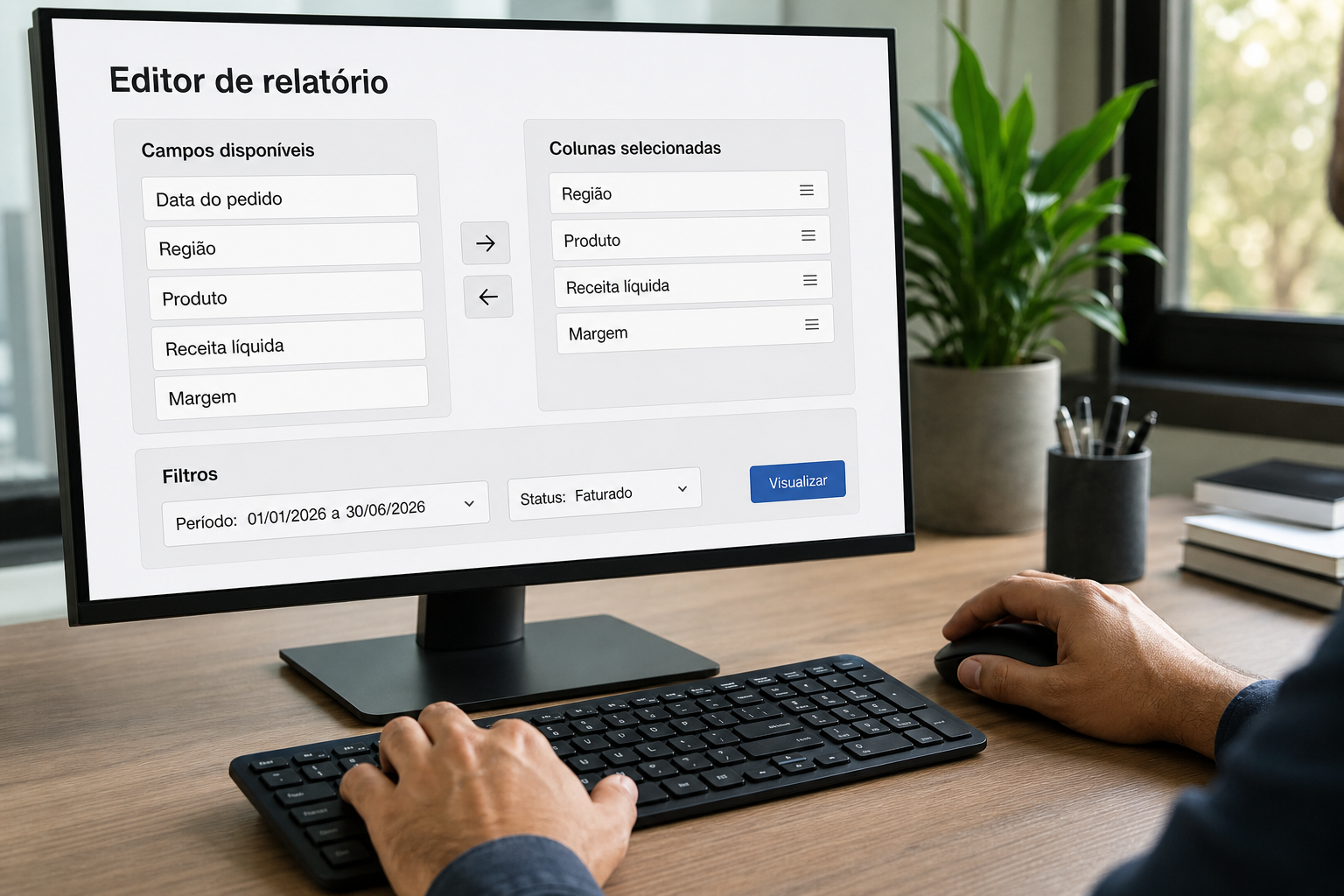Mãos no teclado montam o relatório com as colunas região, produto, receita líquida e margem, no período de 01/01/2026 a 30/06/2026 e status faturado.